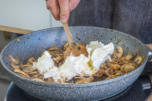 Frischkäse dazugeben