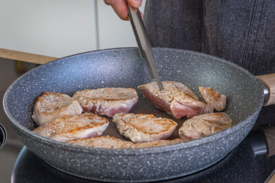 Schweinefilet in der Pfanne braten