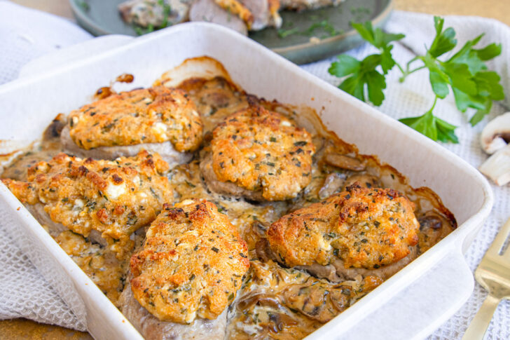 Schweinefilet mit Käse und Champignons überbacken Rezept