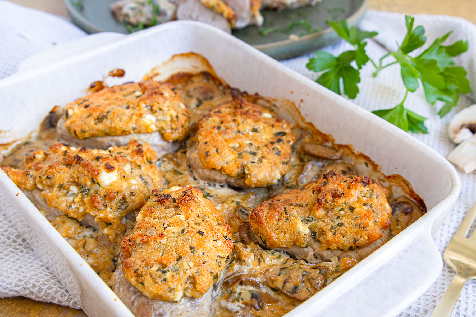 Schweinefilet mit Käse und Champignons überbacken Rezept