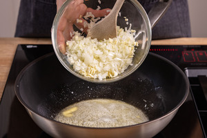 Knoblauch & Zwiebel anbraten