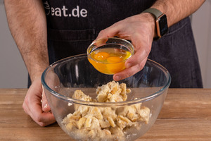 Eier dazugeben