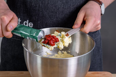 Tomatenmark dazugeben