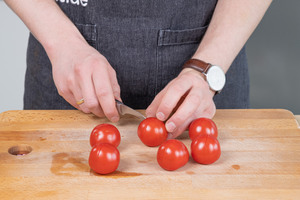 Tomaten einschneiden