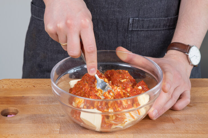 Tomatenbutter verrühren