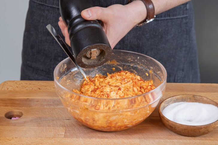 Tomatenbutter pfeffern