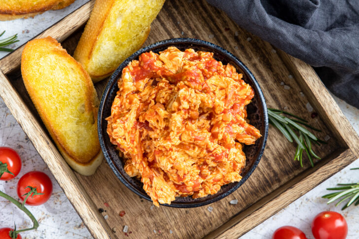Tomatenbutter mit frischen Tomaten
