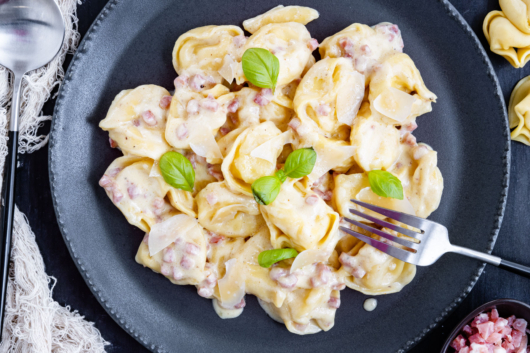 Tortellini in Schinken-Sahne-Soße | Rezept