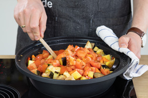 Gemüse in der Tajine anbraten