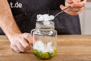 Crushed Ice dazugeben