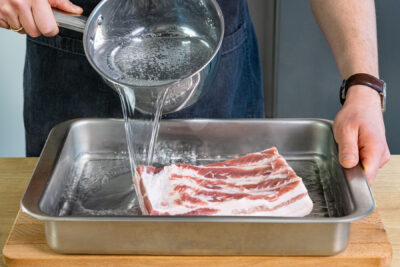 Wasser zu Fleisch gießen