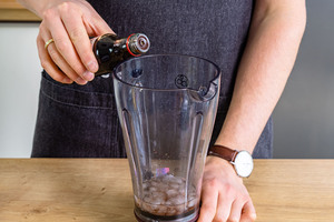 Angostura Bitter dazugeben