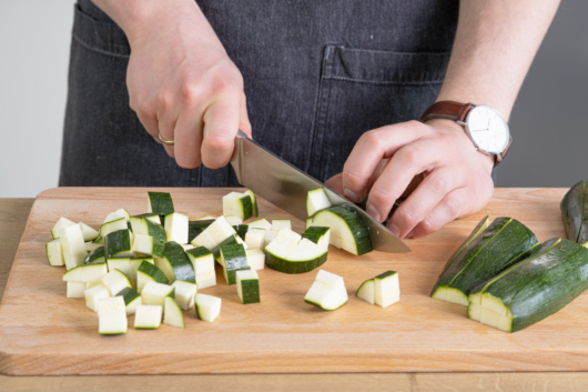 Zucchini klein schneiden