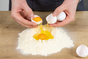 Eier hineingeben