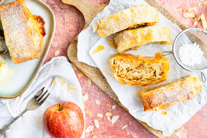 Apfelstrudel aus fertigem Strudelteig