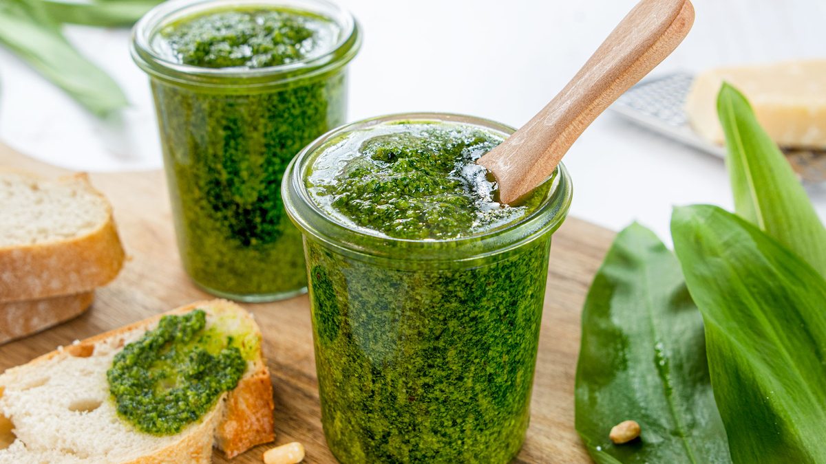 Bärlauchpesto selber machen | Rezept - eat.de