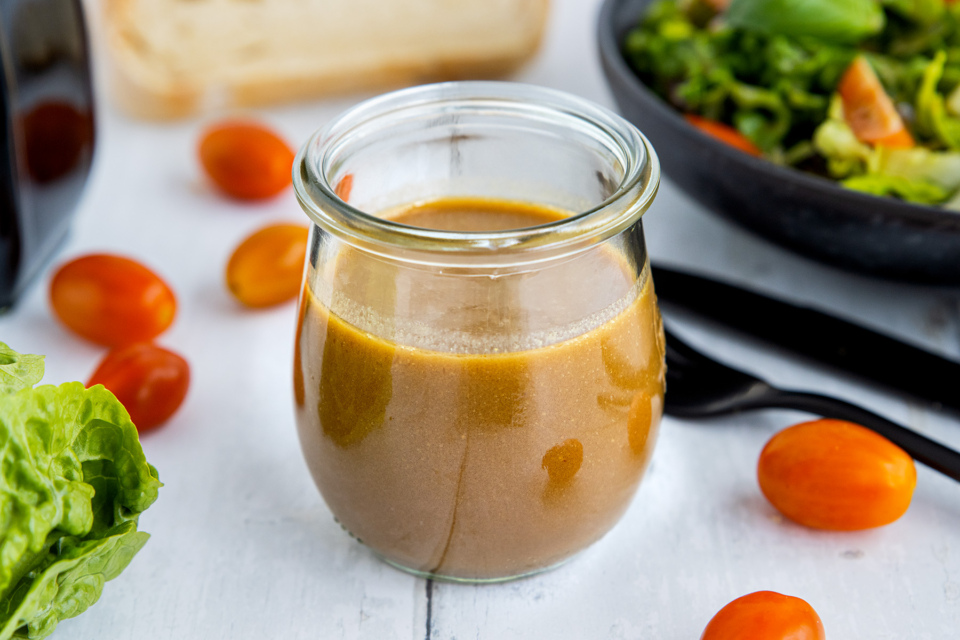 Feldsalat mit Dressing: Rezept für Salatsoße | Rezept