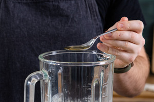 Agavendicksaft dazugeben