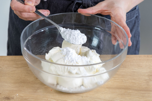 Puderzucker du zur Mascarpone geben