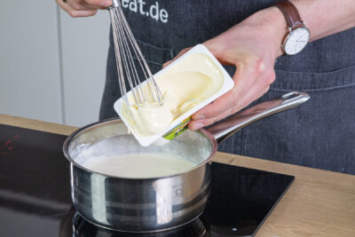 Schmelzkäse dazugeben
