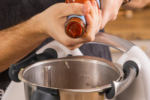 Ketchup in den Thermomix® geben