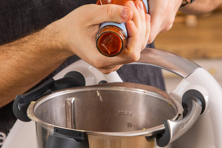 Ketchup in den Thermomix® geben