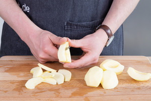 Äpfel in Scheiben schneiden