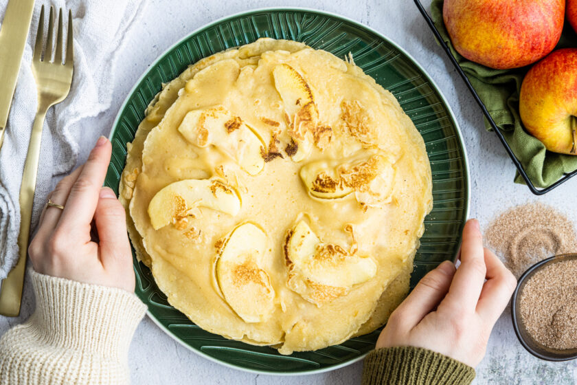 Eierpfannkuchen mit Apfel