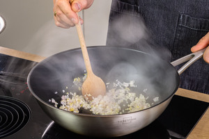 Knoblauch, Scharlotte & Ingwer anschwitzen