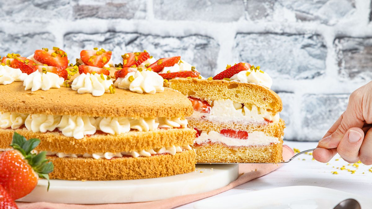 Erdbeertorte mit Biskuitboden | Rezept - eat.de