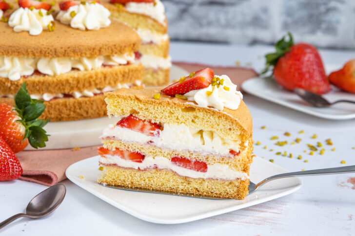 Erdbeertorte mit Biskuitboden