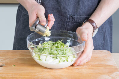 Knoblauch pressen