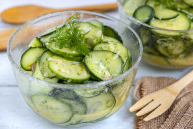 Gurkensalat mit Essig-Öl-Dressing