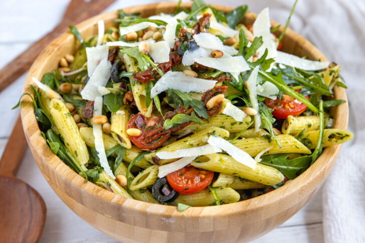 Italienischer Nudelsalat mit Pesto