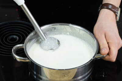 Knoblauchcremesuppe pürieren