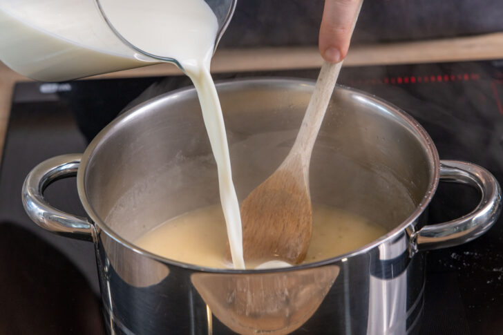 Milch in die Suppe gießen