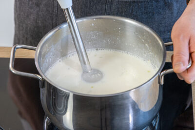 Original Knoblauchsuppe pürieren