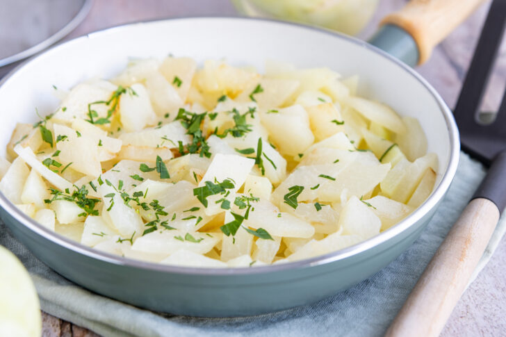 Kohlrabi in der Pfanne dünsten