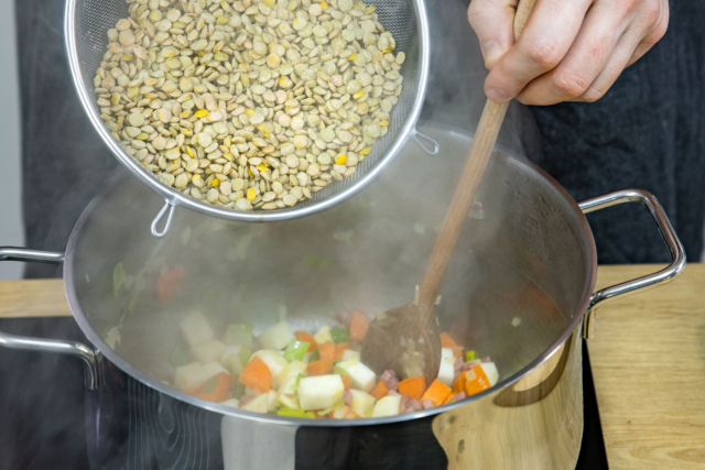 Klassische Linsensuppe nach Großmutters Art | Rezept