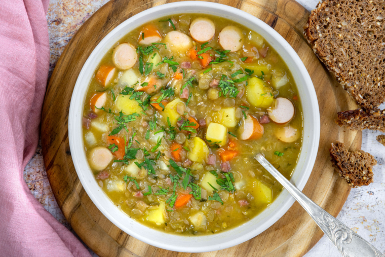 Klassische Linsensuppe nach Großmutters Art | Rezept - eat.de