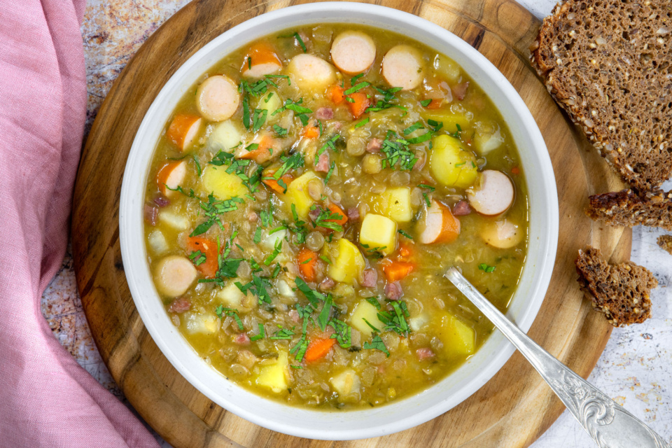 Klassische Linsensuppe nach Großmutters Art | Rezept - eat.de