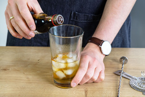 Angostura Bitter dazugeben