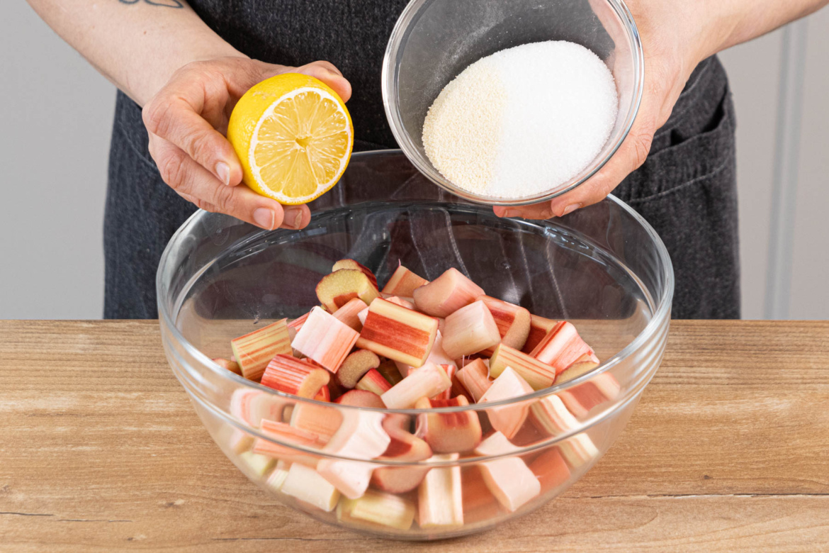 Rhabarberkuchen mit Rührteig | Rezept