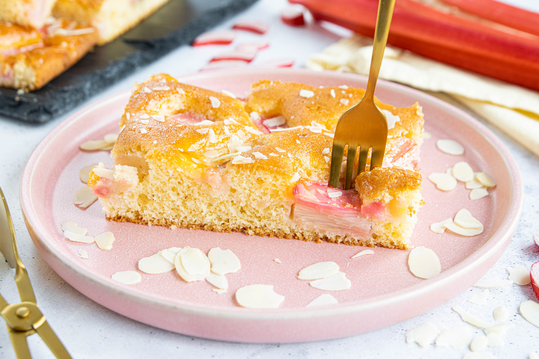 Rhabarberkuchen mit Rührteig
