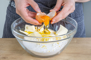 Eier dazugeben