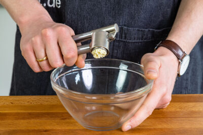 Knoblauch pressen
