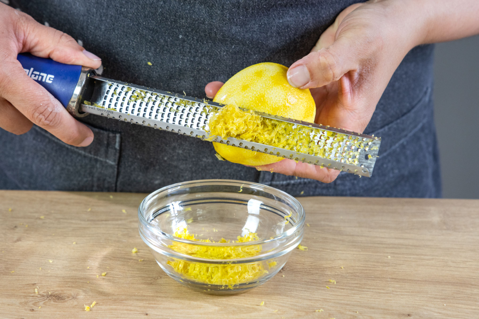 Schneller Zitronenkuchen mit Öl vom Blech | Rezept