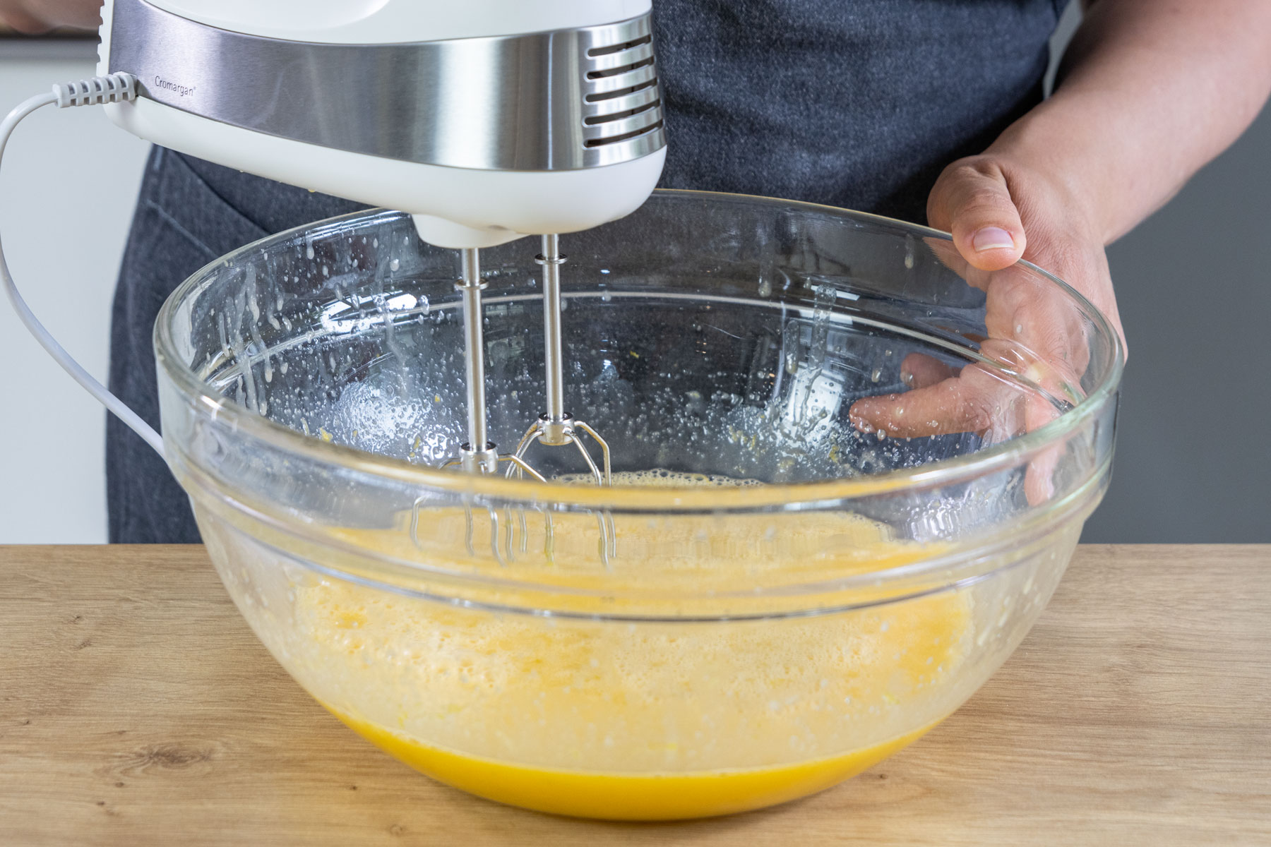Schneller Zitronenkuchen mit Öl vom Blech | Rezept - eat.de