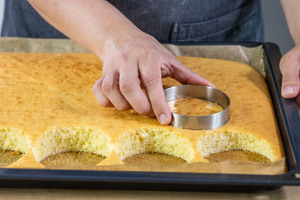 Zitronenkuchen ausstechen