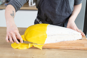 Schultüten-Torte dekorieren